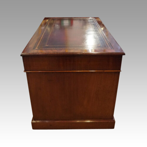 Victorian mahogany pedestal desk end