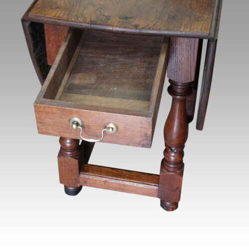 Large oak Edwardian gateleg dining table drawer