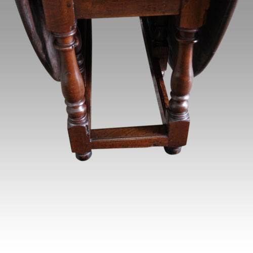 Large oak Edwardian gateleg dining table end leg