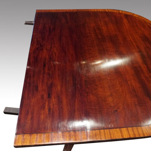 George V 3 pillar dining table side view