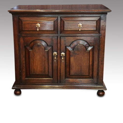 Oak small cupboard