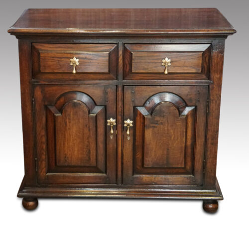 Oak small cupboard front detail