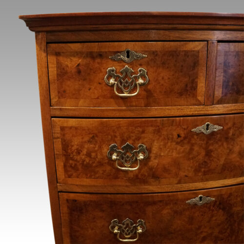 George V walnut chest on chest drawer detail top