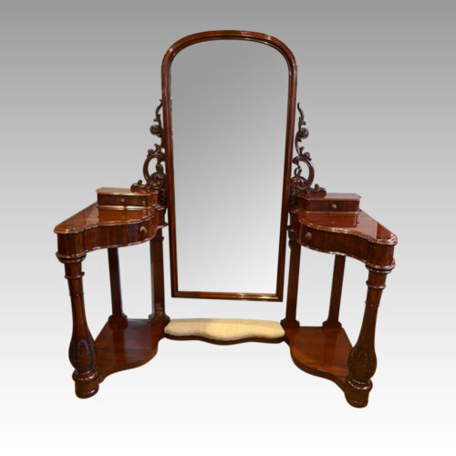 Victorian mahogany Queen dressing table