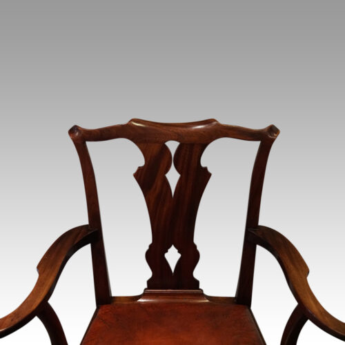 Set of 8 mahogany Georgian style chairs back