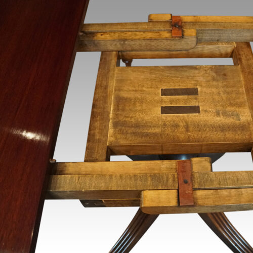 Mahogany extending cross banded dining table mechanism