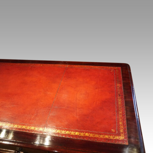 Victorian mahogany pedestal desk leather end