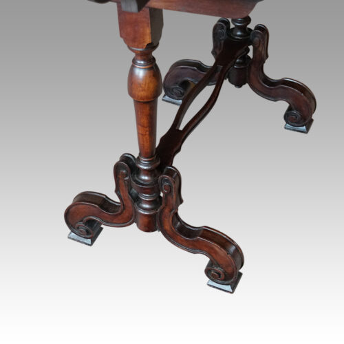 Edwardian walnut kidney shaped side table base