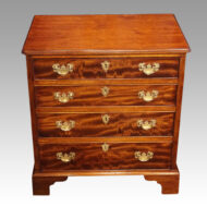 Small Georgian style chest of drawers