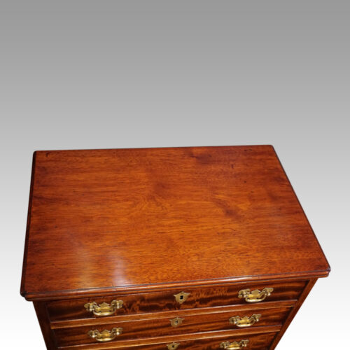 Small Georgian style chest of drawers top detail