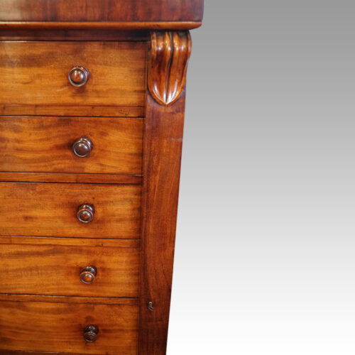 Victorian mahogany Wellington chest bar closed
