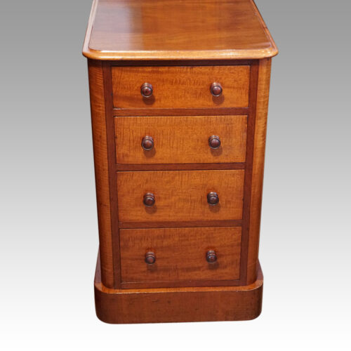 Pair Victorian mahogany bedside chests front