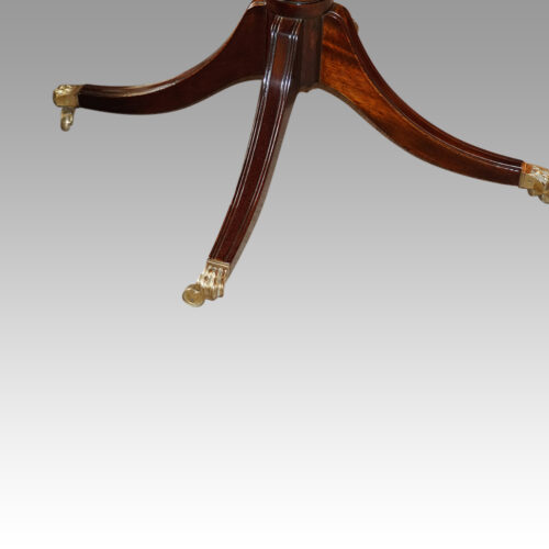 George V mahogany 3 pillar dining table splay