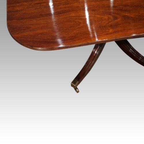 Georgian style mahogany twin pedestal dining table corner