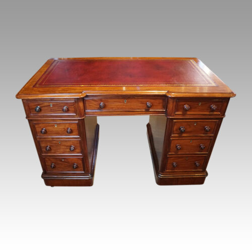 Victorian mahogany pedestal desk