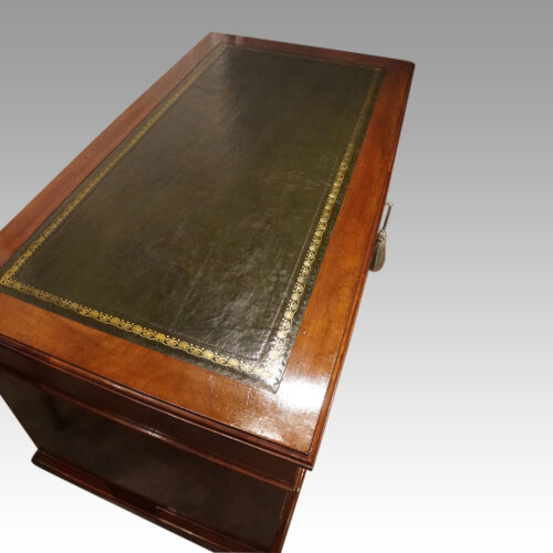Late Victorian pedestal desk angle