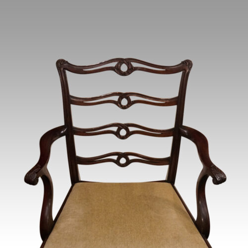 Set of 8 Hepplewhite style ladderback chairs armchair back