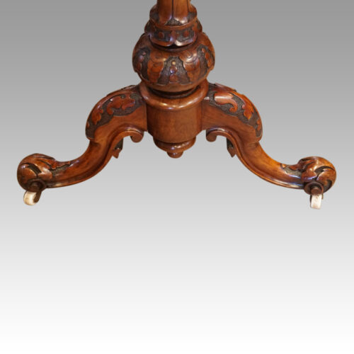 Victorian inlaid walnut shaped centre table legs