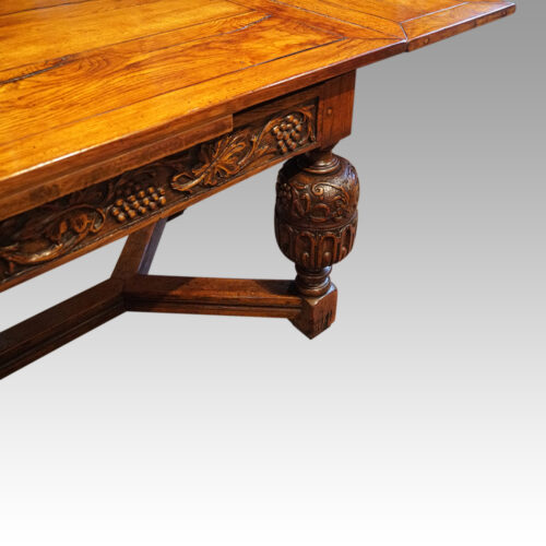 Victorian oak draw leaf dining table corner leg