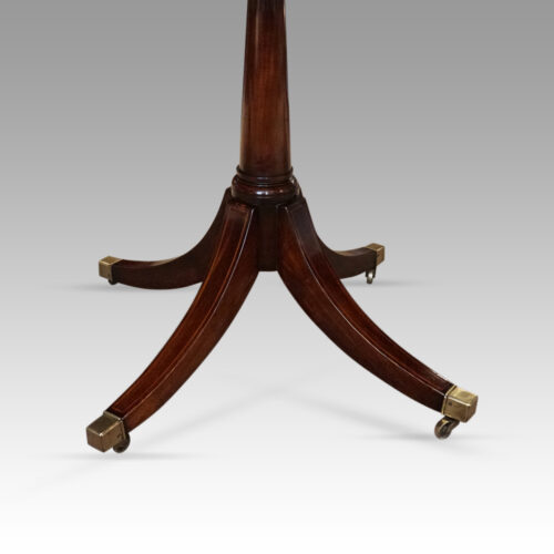 George V mahogany triple pillar dining table central column