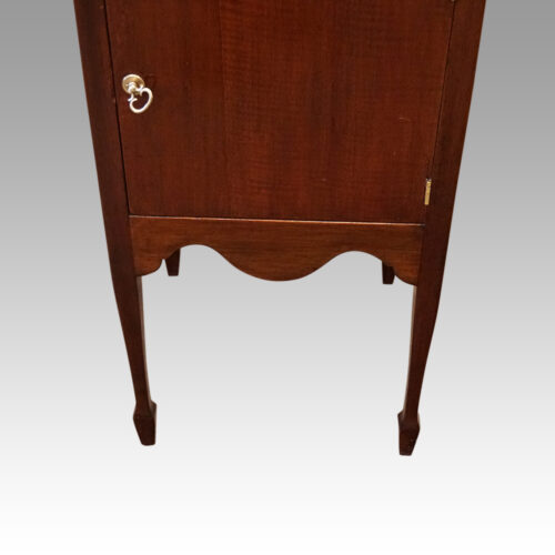 Pair mahogany bedside cabinets legs
