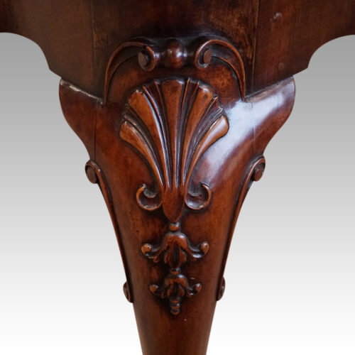 Queen Anne style walnut extending dining table knee