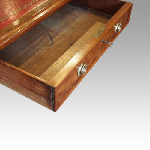 Victorian mahogany pedestal desk centre drawer