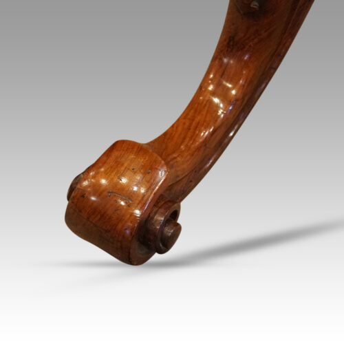 Victorian shaped walnut loo table leg