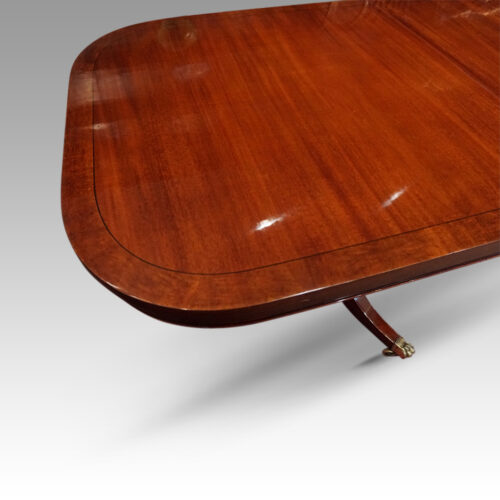 George VI mahogany extending pillar table round corner