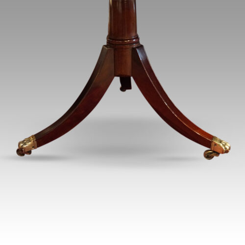 George VI mahogany extending pillar table splay