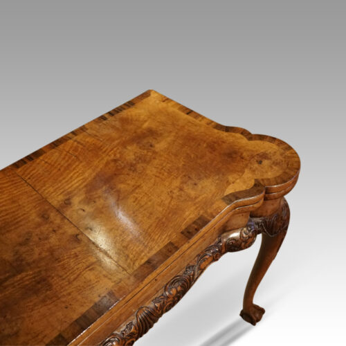Georgian style walnut tea table top corner
