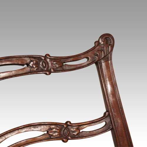 Set of 8 Hepplewhite style ladderback dining chairs carving