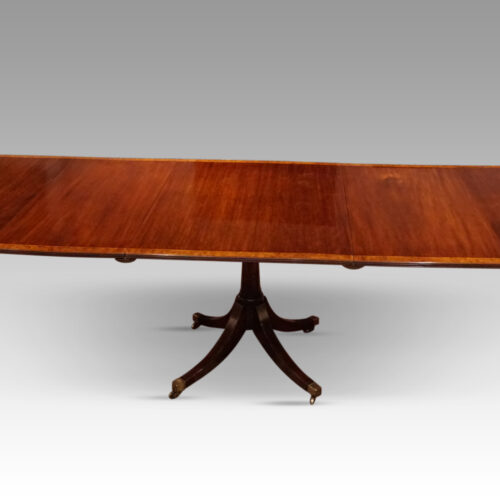 George V mahogany triple pillar dining table centre