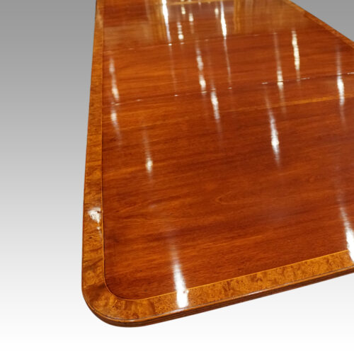 George V mahogany triple pillar dining table corner detail