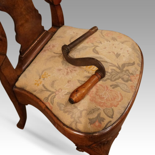 Victorian mahogany extending dining table handle