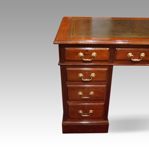 Edwardian mahogany pedestal desk 122cms pedestal