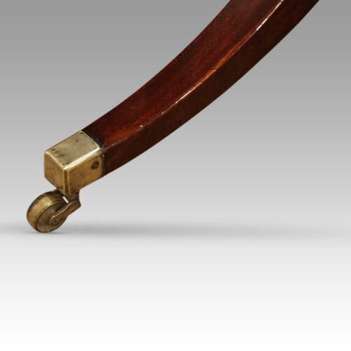 George V mahogany 3 pillar dining table leg detail