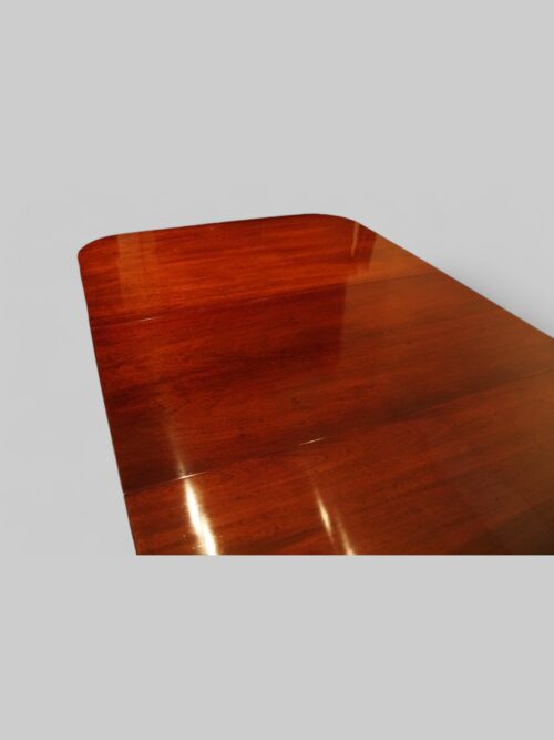 Georgian style pedestal dining table detail top