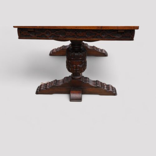 Massive oak refectory draw leaf table bulbous
