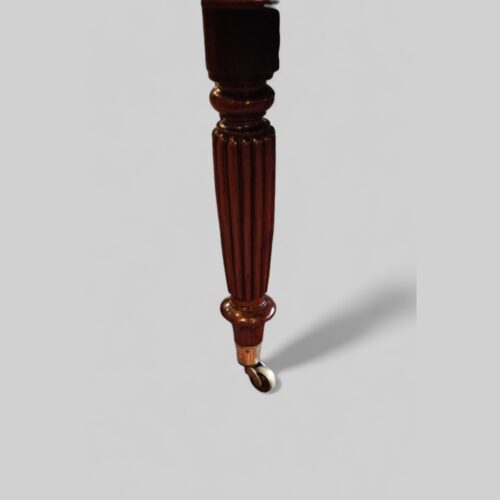 Regency mahogany extending dining table leg