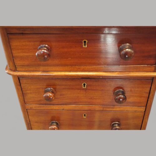 Victorian mahogany pedestal desk 153cms wide drawer fronts