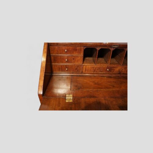 George I walnut bureau interior drawers