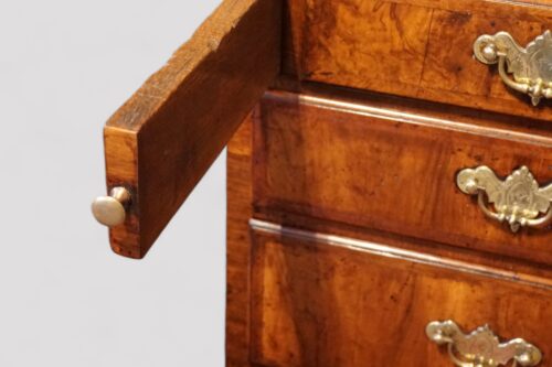 George I walnut bureau loper