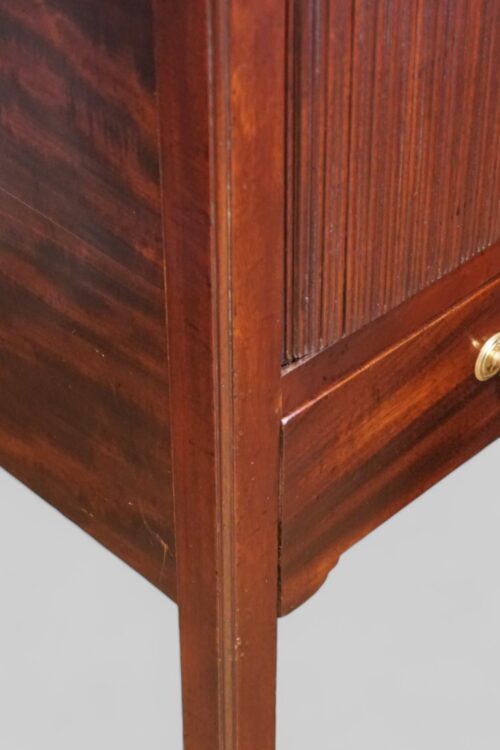 Pair of mahogany tray top bedsides leg