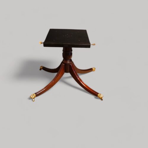 Large Georgian style mahogany pillar dining table