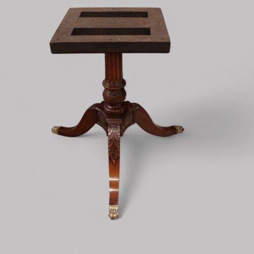 Edwardian mahogany 3 pillar dining table leg