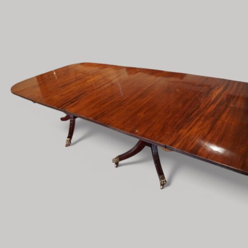 Georgian mahogany 3 pillar dining table side angle view