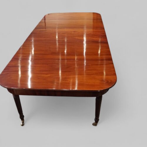 Regency mahogany Gillows style dining table end view