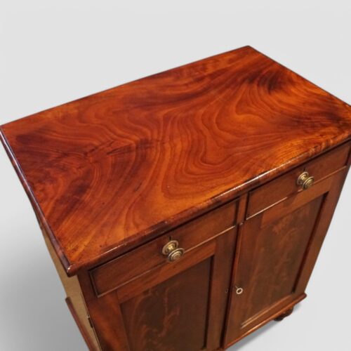 Small Victorian mahogany cupboard top