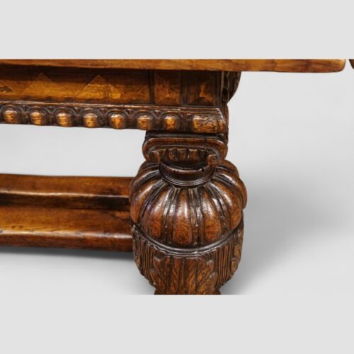 Victorian oak draw leaf dining table in the Elizabethan style bulbous detail